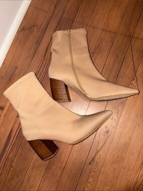 Jeffrey Campbell Beige Pointed Toe Block Heel Ankle Boots size 8